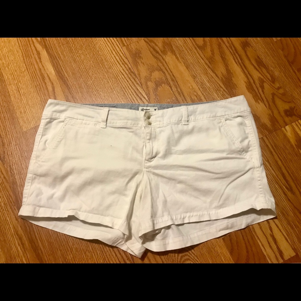 AEO white twill shortie shorts